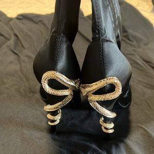 Sexy ankle boots with metal snake wrapped around the heel!!! Gorgeous